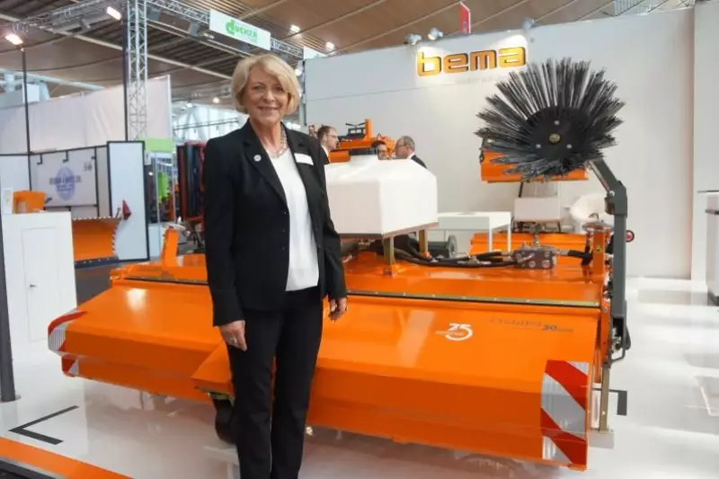 Ursula Berens, Geschäftsführerin von Bema, präsentierte u.a. auf der diesjährigen Agritechnica in Hannover die Bema Kommunal 600 Dual.
