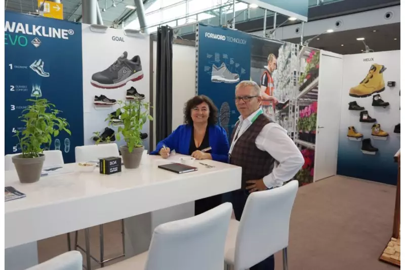 Bata Industrials produziert hochwertige Sicherheitsschuhe und Arbeitssocken. Patrizia Achini, Customer Service, und Joachim Biesel, Verkaufsleiter Süddeutschland-A-CH, freuten sich über das rege Interesse an ihrem Stand.