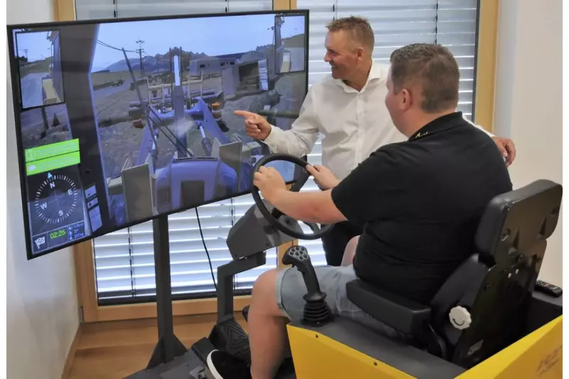 Neben der praktischen Ausbildung gehören auch virtuelle Fahrten auf Simulatoren zum Programm der AST GmbH. Mit ihnen können beispielsweise die Arbeitsfunktionen von Kranen und Baumaschinen realistisch dargestellt werden. Quelle: AST GmbH