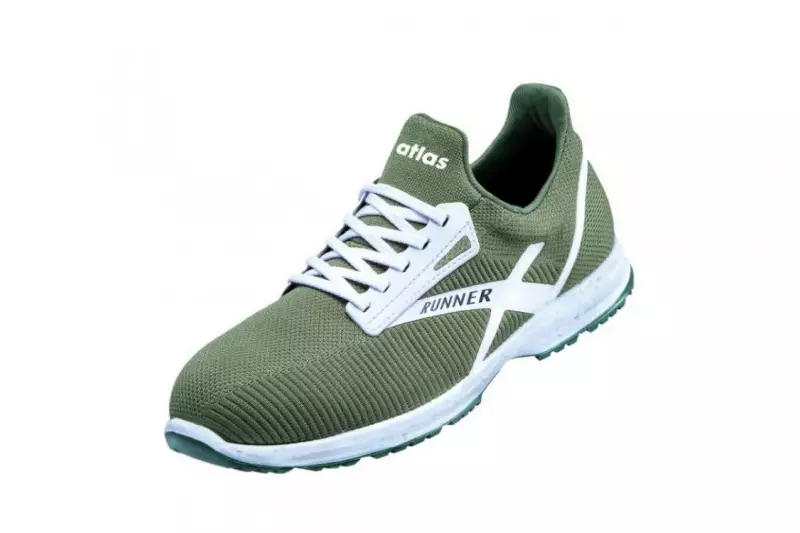 Der neue Atlas Recycling Safety Shoe ist dreifach grün: Obermaterial, Zwischensohle und Einlegesohle bestehen aus innovativen Materialien und nutzen intelligente Prozesse in der Produktion zur effizienteren Rohstoffverwertung.