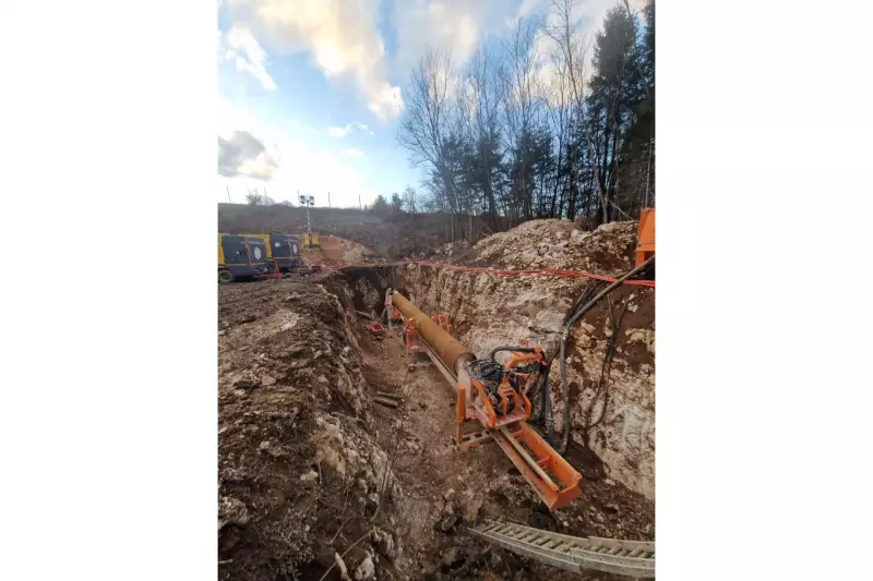 Das Hammerbohrgerät HZR 1200 ist nach Aussage des finnischen Herstellers Geonex das derzeit größte und stärkste seiner Art. Damit ließen sich die Bohrungen für Gas-Pipelines in Kroatien zuverlässig durchführen. (Bild: Petzold)