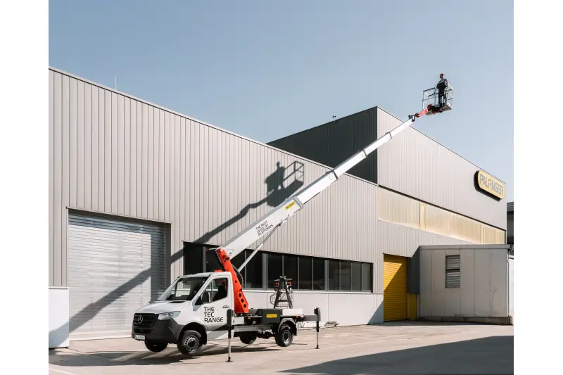 Ausgezeichnet als „Product of the Year – Vehicle/Trailer Mounted“: Die Hubarbeitsbühne PT 25 TJ ist das leistungsstärkste
Modell der 3,5-Tonnen-Klasse von PALFINGER.