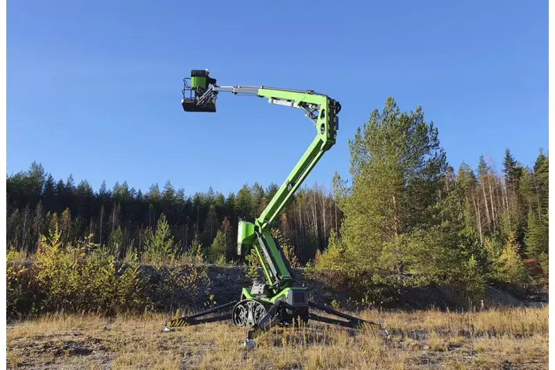 Die selbstfahrenden Hubarbeitsbühnen der Avant-Tochterfirma Leguan Lifts kommen im Forst und Bau zum Einsatz. Sie können je nach Bedarf mit Ketten- oder Radfahrwerk ausgestattet werden. Quelle: Avant