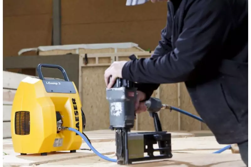  „Druckluft für das Handwerk“  Der robuste, drehzahlgeregelte und leistungsstarke Handwerkerkompressor i.Comp versorgt in der tragbaren genauso wie in der stationären Tower-Version zuverlässig jeden Handwerksbetrieb.