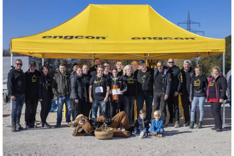 Das Team der Engcon-Erlebnistage strahlt mit dem blauen Himmel um die Wette. Das Fazit der Veranstaltung: Team und Besucher waren begeistert.