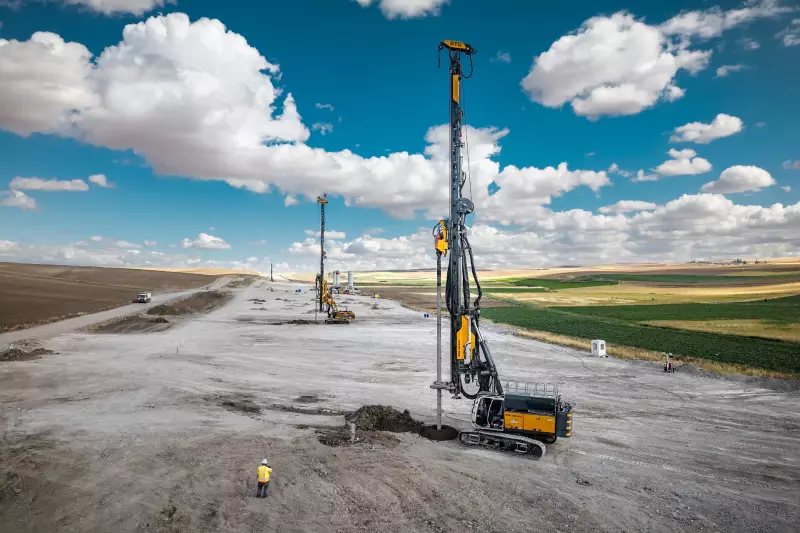 Ressourcenschonendes Single-Column-Mixing-Verfahren: Der anstehende Baugrund wird mit einem Bindemittel vermischt, nach dem Aushärten entstehen Einzelsäulen. 