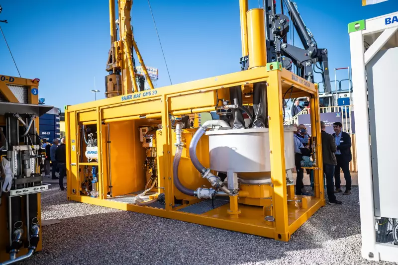 Chargenmischanlage CMS 30 mit integrierter Verpresspumpe DP 101.