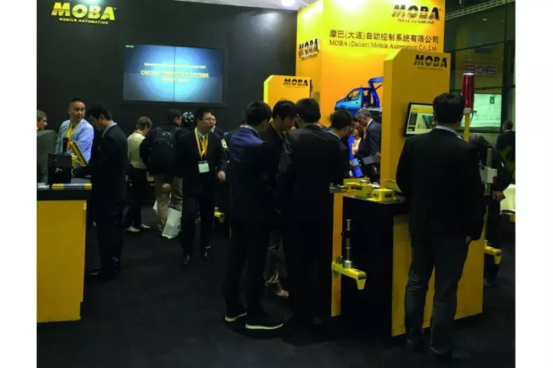 Der Moba Stand in Shanghai, deutscher Mittelstand aus dem Westerwald, der bis heute familiengeführt ist. Das Unternehmen produziert seit 1972 erfolgreich Assistenz- und Automationssystemen für Baumaschinen. Seit 2001gibt es die Gesellschaft Moba Mobile Automation Co. Ltd, China(Dalian).