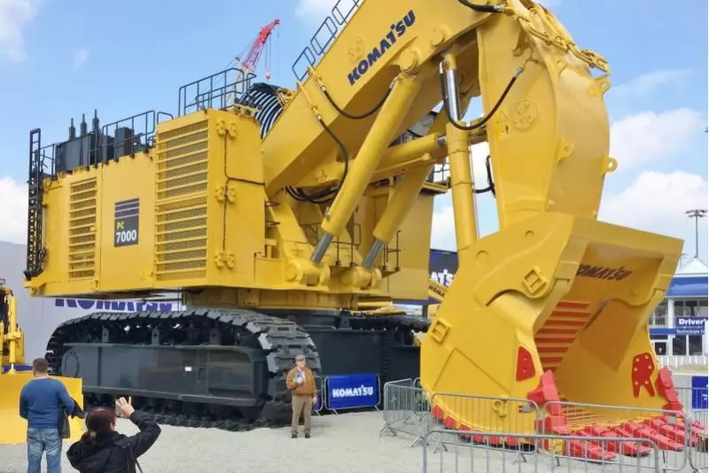 Der PC7000 von Komatsu ist das größte Exponat das jemals auf der Bauma ausgestellt wurde. Er hat 700 t Eigengewicht und eine 36 m3 Schaufel.