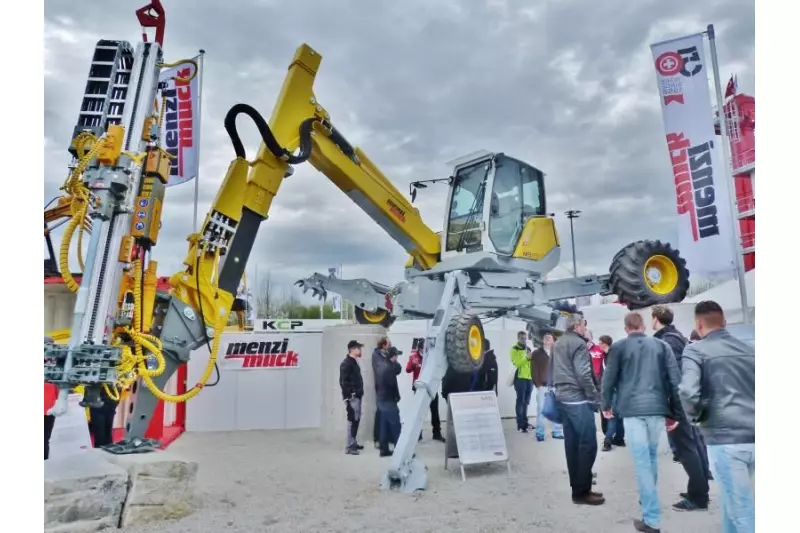 Das Unternehmen Menzi Muck, das seine Maschinen gekonnt präsentiert hatte, feiert in diesem Jahr sein 50-jähriges Jubiläum.