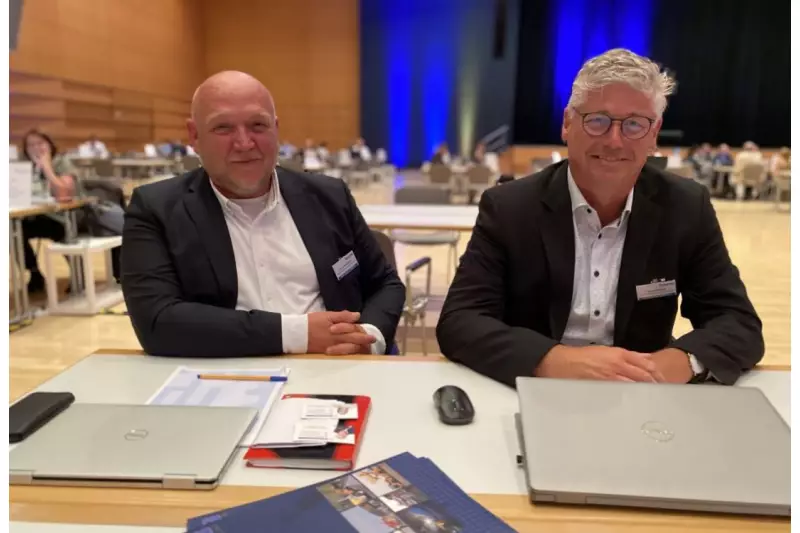 (V.l.) Bernd Vienenkötter und Klaus Helming verrieten uns, dass Paus seinen Fokus auf das Thema Nachhaltigkeit legen wird. Letzteres definiert der Maschinenbauer auf seine Weise.
