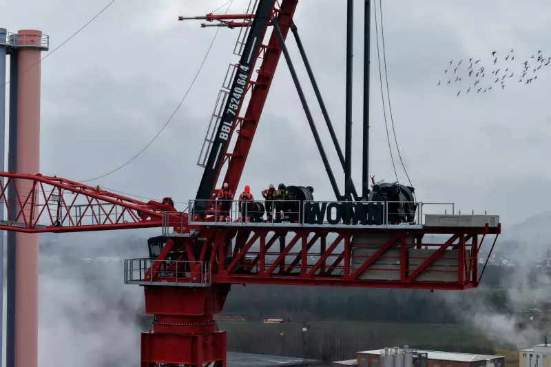 Mit 180 kW Leistung im Hub- und Verstellwerk werden hohe Arbeitsgeschwindigkeiten erreicht.