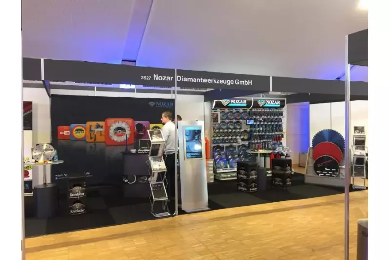 Die Firma Nozar bietet Diamantwerkzeuge, Schleifmittel und chemische Produkte für die Steinbearbeitung. Darunter beispielsweise Diamant-Trennscheiben, mineralische Schleifmittel für Stirnflächen sowie Diamant-Fasenwerkzeuge.