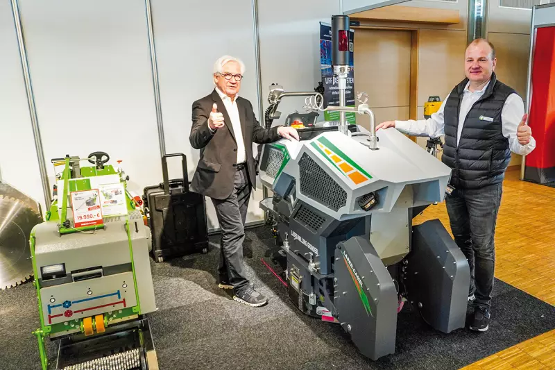 Seit 1984 entwickelt und produziert die Dr. Schulze GmbH Diamantwerkzeuge und Maschinen für die Bauindustrie. Auf der BeBoSa 2026 waren Dr.-Ing. Reiner Schulze (li.) und Dr.-Ing. Alexey Levin persönlich am Stand vertreten. Quelle: Treffpunkt.Bau