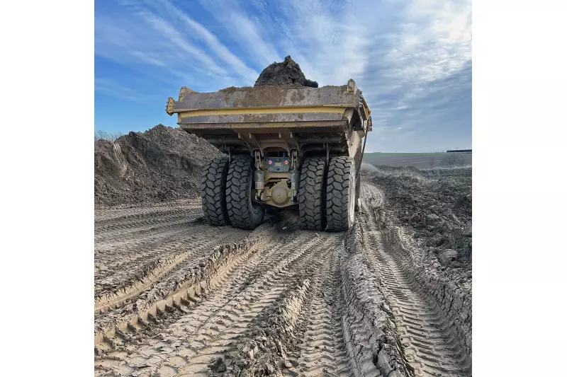 Bei der Abraumkampagne 2025 der Ostrauer Kalkwerke überzeugte der Bell B45E 4x4 mit guter Performance auf schwierigstem Terrain.