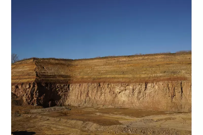 Mit rund 20 Metern ist die Abdeckung im Steinbruch Ostrau genauso mächtig wie der anstehende Plattendolomit.