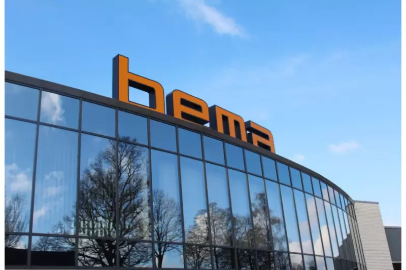Die Produkte des Unternehmens Bema werden auftragsbezogen und im Hinblick auf individuelle Kundenwünsche im niedersächsischen Voltlage-Weese gefertigt. Das Sortiment des Maschinenbauers richtet sich speziell an Firmen aus den Bereichen Bauwirtschaft, Straßenbau, Industrie, Landwirtschaft, Kommunal- und Galabau. Engagierte Mitarbeiter, ein internationales Vertriebsteam und langjährige Lieferpartner sorgen dafür, dass alle Abläufe reibungslos funktionieren. 
