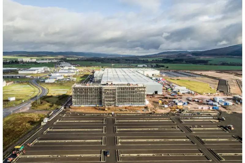 Das neue Benninghoven Werk in Wittlich Wengerohr (Bild Januar 2018). Einige Eckdaten: Grundstücksfläche 330.000 m², Zentralgebäude 12.000 m², Produktionshalle 60.000 m².