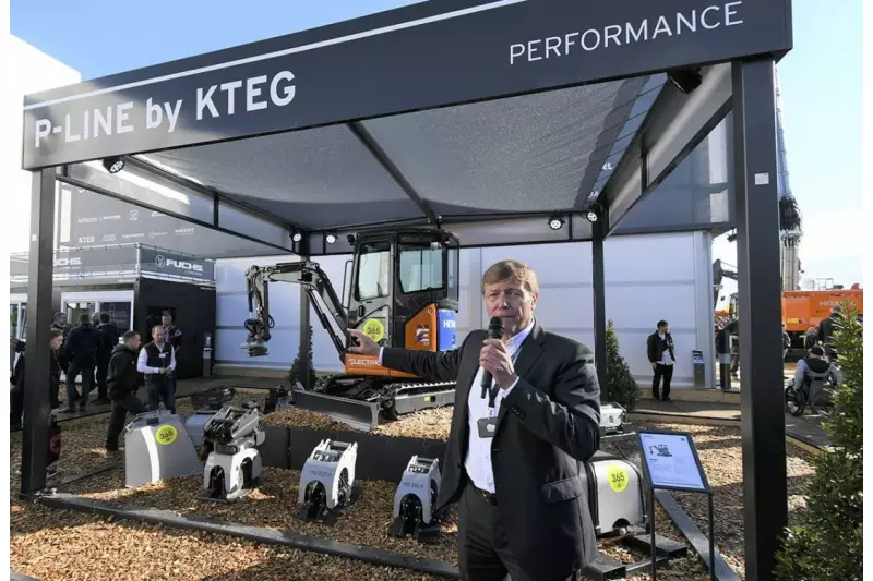 Elektrifizierung, Digitalisierung, Internationalisierung – Toni Kiesel treibt sein Unternehmen voran. Besonders am Herzen liegt ihm die neue P-Line by KTEG: ein modulares, ganzheitliches System mit Geräteträger inklusive digitalen Assistenten, vollhydraulischem Schnellwechsler und Anbaugeräten. Quelle: Treffpunkt.Bau