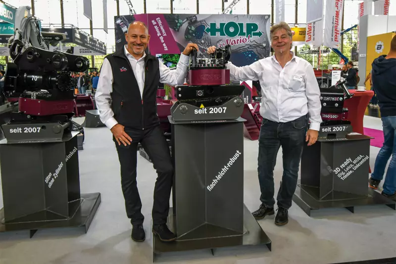 Im Namen der Effizienz geht es rund bei von Holp, dem Zuhause des RotoTop. 25 % Leistungssteigerung nennen Günter Holp (r.) und Co-Geschäftsführer Torsten Schick als Minimum für eine Produktneuentwicklung. Quelle: Treffpunkt.Bau