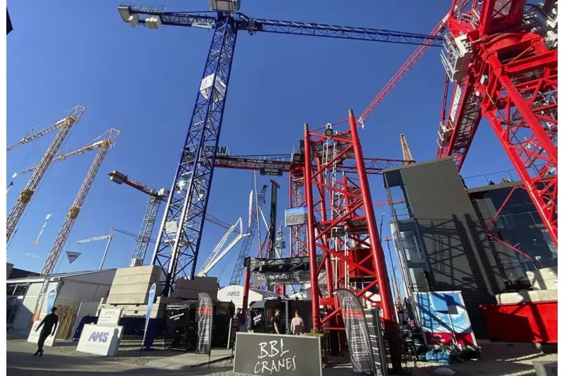 Willkommen in der Zukunft lautet das Motto bei BBL Cranes. Die Wotan Krane des Unternehmens lassen sich leicht transportieren und die neuen Kabinen bieten allerlei Komfort. Quelle: Treffpunkt.Bau