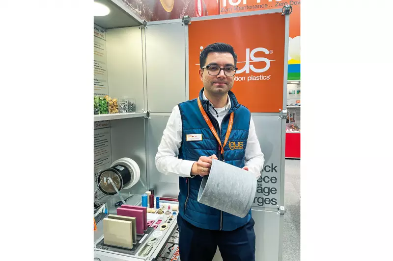 Igus-Lager sind schmierfrei und sehr wartungsarm. Speziell in der Bau- und Landmaschinenvermietung setzen große Player am Markt auf diese langlebigen Produkte, erklärte uns André Schönharr im Gespräch. Das Unternehmen stellte allein im Herbst dieses Jahres 250 neue Kunststoffprodukte vor. Quelle: Treffpunkt.Bau
