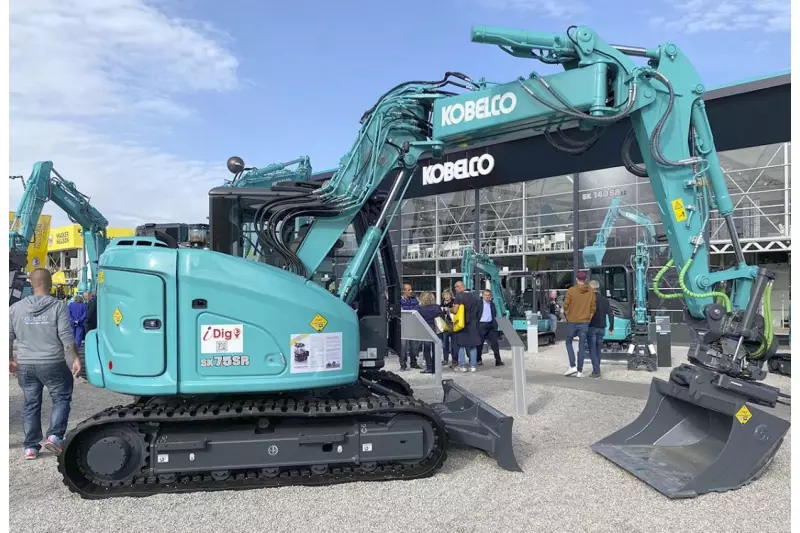 Einen nahezu vollständigen Überblick über sein Modellprogramm bot Kobelco auf der bauma. Insgesamt 25 Modelle zwischen 1 und 130 t Dienstgewicht präsentierte der Kettenbagger-Spezialist auf knapp 4.000 m² Standfläche. Quelle: Treffpunkt.Bau