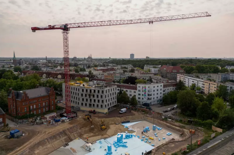 Beim Kauf der drei Liebherr-Turmdrehkrane 340 EC-B 16 achtete Riedel Bau nicht allein auf deren Leistungsstärke und Zuverlässigkeit. Entscheidend war die Betreuung durch Beutlhauser in den Bereichen Beratung, Montage und Service. Bildquelle: Liebherr/Beutlhauser