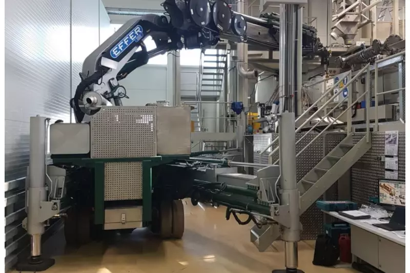 Hier zeigen sich zwei weitere Vorteile des „WEMB“: Er passt mit nur zwei Metern Breite auch in enge Gänge und benötigt keinerlei Schwenkraum nach hinten.