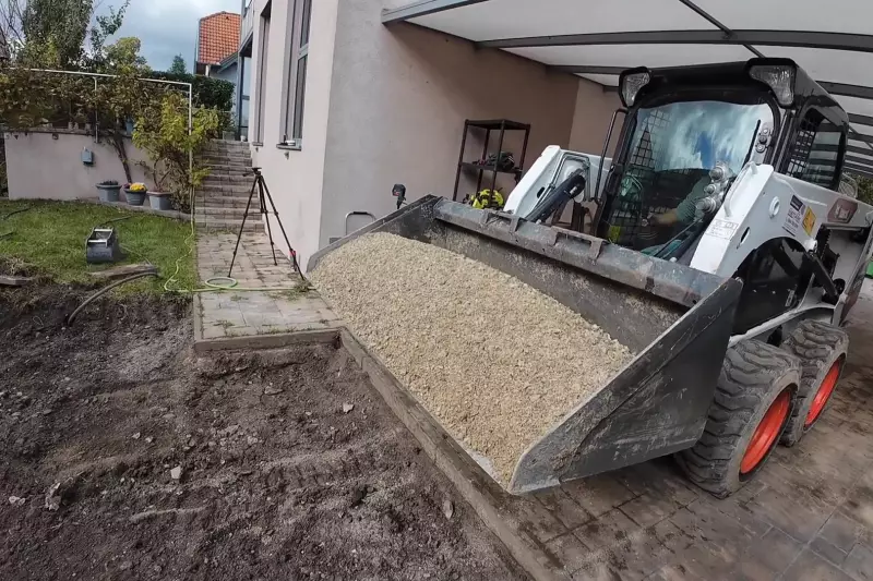 Dank seiner niedrigen Bauhöhe meistert der S450 die Herausforderung des niedrigen Carport-Dachs perfekt.
