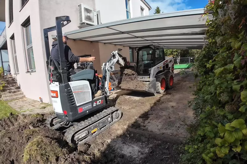 Zusammen mit dem Minibagger e10z bildet der Kompaktlader S450 das ideale Duo für das Projekt.