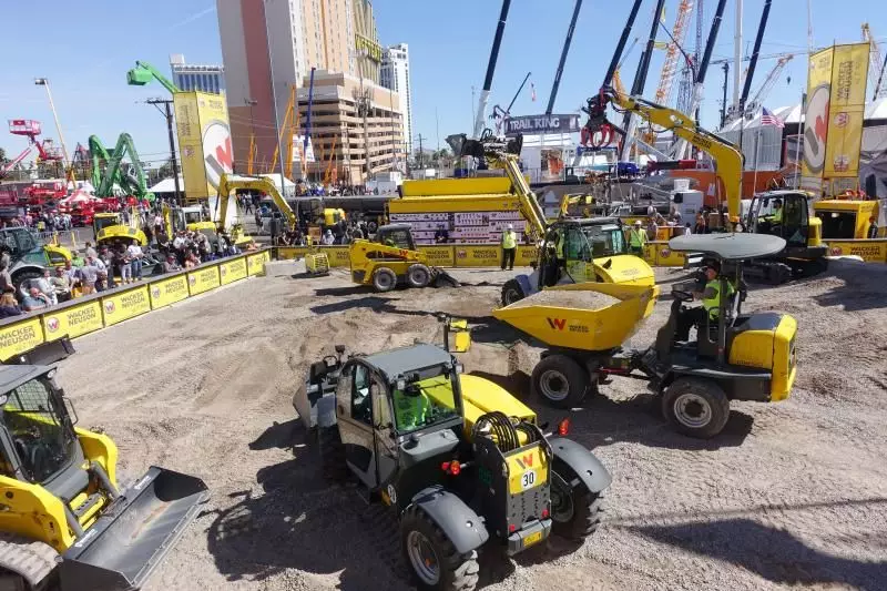 Wacker Neusson hatte eine der größten Demoflächen auf dem Conexpo-Gelände. Unter dem Motto ‚Making history - building the future‘ feierte Wacker Neuson auf der diesjährigen Conexpo sein 60-jähriges Bestehen in Nordamerika und präsentierte gleichzeitig seine Zukunftsfähigkeit mit innovativen neuen Produkten.