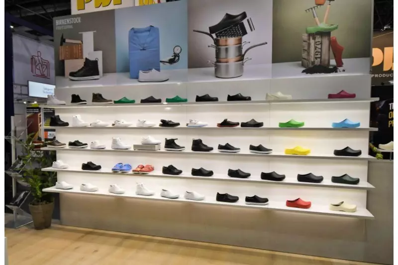 Mehr Komfort im Arbeitsalltag versprechen die Birkenstock Berufs- und Sicherheitsschuhe, die es neu nun auch mit S3 Zertifizierung gibt. Allen Schuhen gemeinsam ist das bequeme Birkenstock Fußbett.