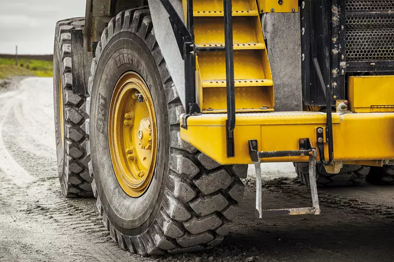 Off-the-Road-Reifen sind einer der wichtigsten strategischen Schwerpunkte für BKT. Die Earthmax-Reihe wurde speziell für diese anspruchsvollen Szenarien konzipiert. Die Reifen sind so ausgelegt, dass sie über lange Strecken in rauen und felsigen Umgebungen eine konstante Leistung erbringen. Quelle: BKT