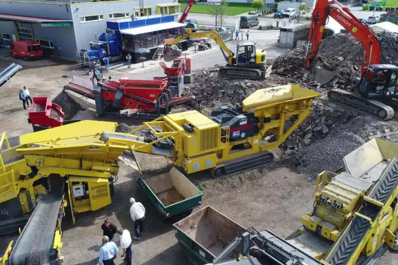 Praxisnahe Bedingungen: Der Bauhof der Firma Engel bot für die Live-Vorführungen der Aufbereitungstechnik den perfekten Rahmen.