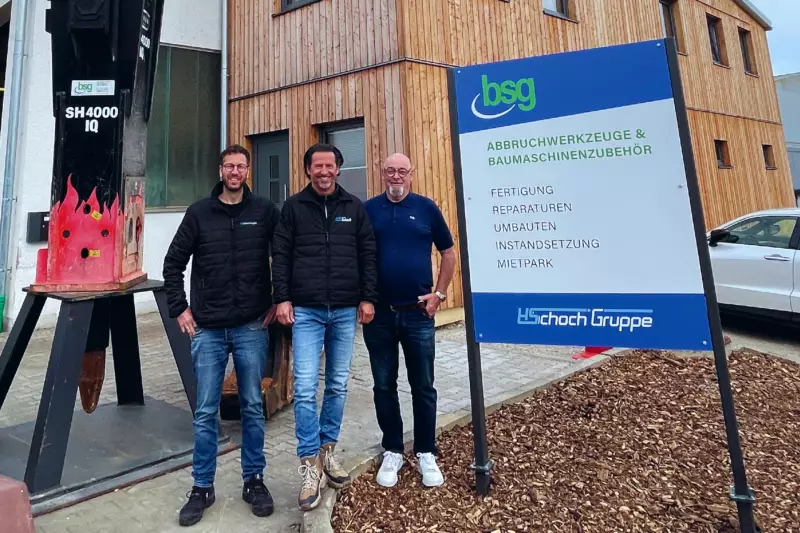 BSG, die Tochter der HS-Schoch-Gruppe feiert ihre Wiedereröffnung nach einem umfassendem Umbau. Die Geschäftsführung sichtlich stolz (v. l.): Marcel Schoch, Carsten-Michael Obrecht und Hermann Schoch.