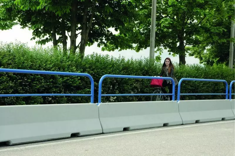 Im kommunalen Bereich wird Citybloc unter anderem für die Trennung von Geh- und Radwegen sowie von Straßenfahrbahnen eingesetzt.