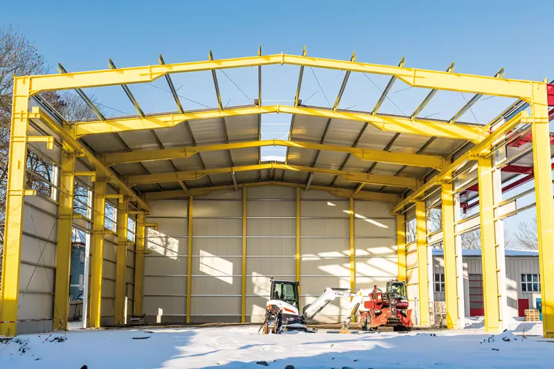 Am 6. und 7. Februar zeigte Fliegl bei den Innovation Days in Triptis, wie der Standort für die kommenden Jahre neu aufgestellt wird. Zentrales Projekt ist ein neuer Hallenkomplex in Werk 1, der die Fertigung bündelt und vor Ostern 2026 in Betrieb gehen soll. Quelle: Fliegl
