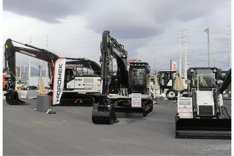 Bagger, Baggerlader, Radlader und Grader soweit das Auge reicht. Der türkische Hersteller Hidromek zelebrierte auch in Las Vegas den großen Auftritt.