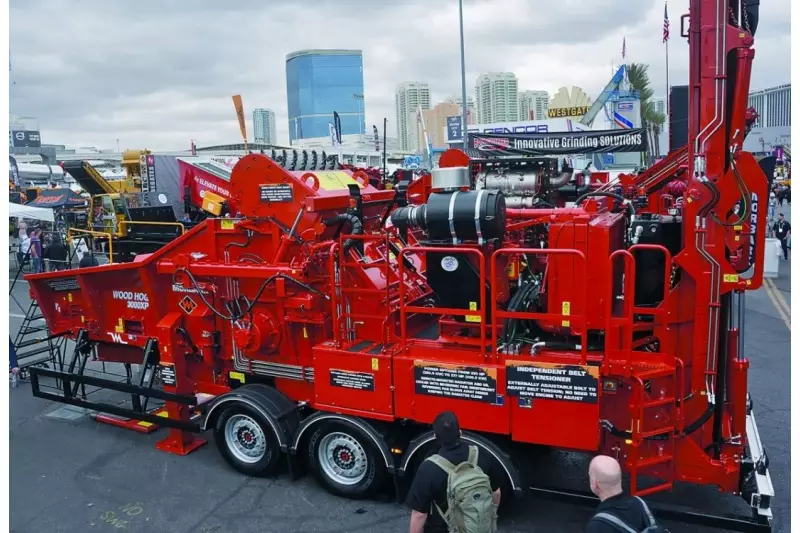 Enorme Power mit Transportfreundlichkeit kombiniert der Horizontalschredder Morbark 3000XP. Über Stoevelaar Recycling BV ist die Maschine auch in Deutschland erhältlich.