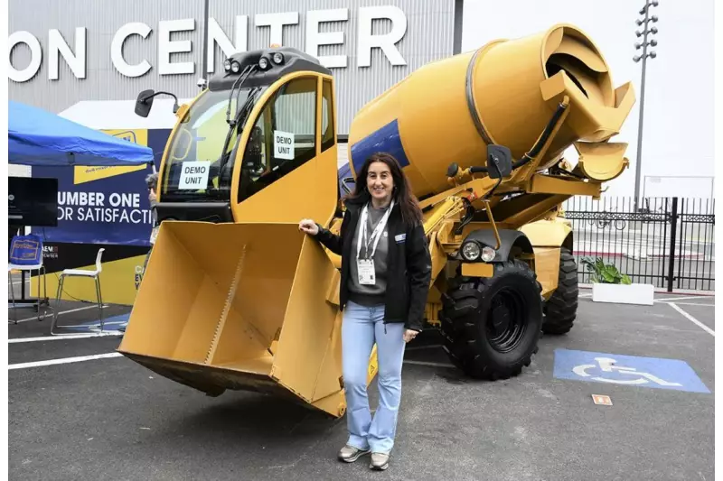 Mit dem neuesten Modell, dem 3500TC, kam Carmix zur Conexpo. Dank Promix-Technologie kann die mobile Betonmischanlage die Güte des Mischguts analysieren, wie uns Marketing Direktorin Manuela R. Galante erläuterte.