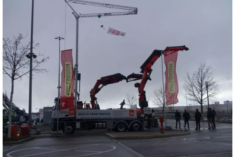 Auf der DACH+HOLZ hatte Palfinger Ladekrane, Mitnahmestapler, Holz- und Recyclingkrane, Abroll-/ Absetzkipper, Hubarbeitsbühnen sowie digitale Lösungen und Assistenzsysteme im Gepäck.