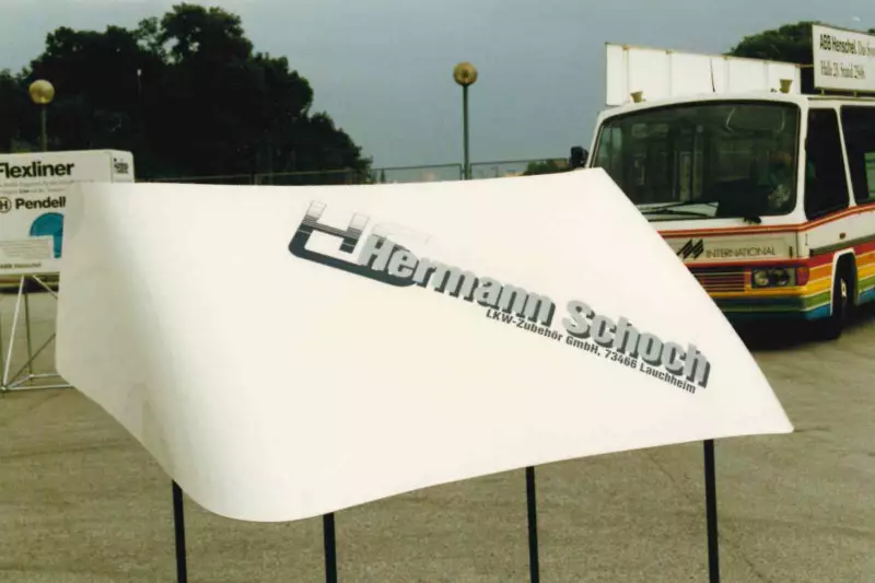 Eines der ersten Produkte der Truckstyling-Sparte, ein Dachspoiler