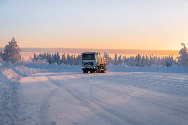 Im Fokus der Erprobung standen Traktion und Fahrstabilität auf Schnee und Eis sowie das Kaltstart-, Batterie- und Ladeverhalten, der elektrische Antriebsstrang und die Rekuperation unter extremen Bedingungen.
