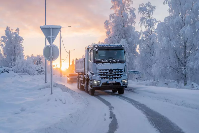 Der batterieelektrische Mercedes-Benz eArocs 400 hat intensive Wintertests am finnischen Polarkreis bei Temperaturen bis minus 20 Grad erfolgreich absolviert und dabei seine Einsatzfähigkeit im urbanen Bauverkehr unter Beweis gestellt.