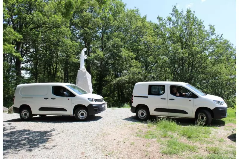 Kurze Fahrpause während der Testfahrten im Elsass.