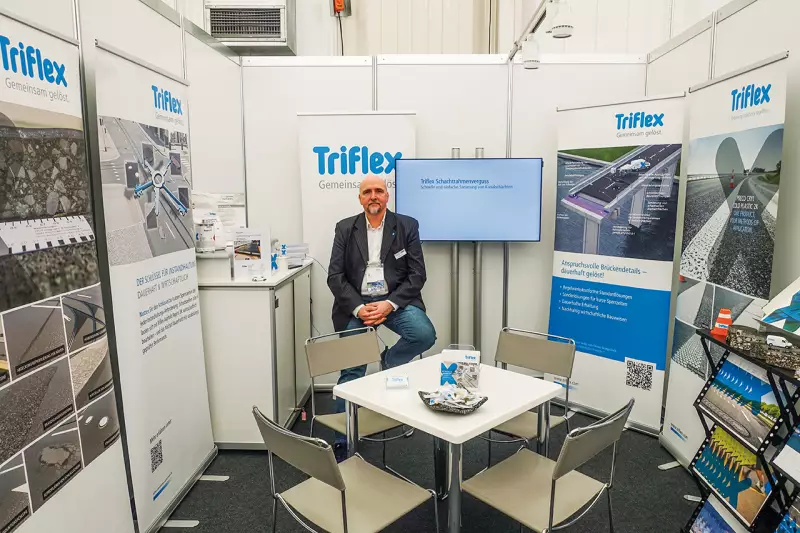 Am Stand von Triflex informierte Robert Vida, Anwendungstechnik Süd VI, über Flüssigabdichtungssysteme für Infrastruktur und Verkehrsflächen, die Bauwerke dauerhaft schützen und Instandhaltungsarbeiten langfristig erleichtern. Quelle: Treffpunkt.Bau
