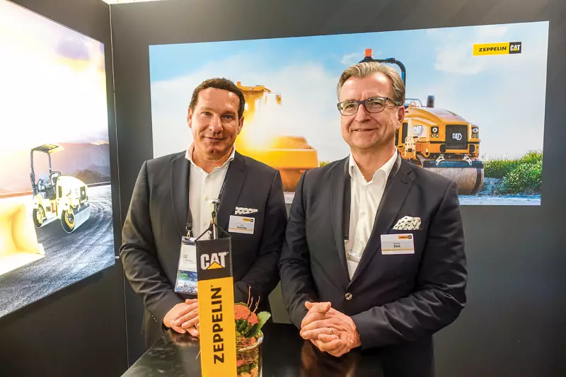 Leistungsstarke Maschinen und Servicekonzepte für den Asphalt- und Straßenbau standen bei Zeppelin Baumaschinen im Mittelpunkt. Im Bild: Jörg Gröning, Bereichsleitung Konzernkunden, und Sascha Dick, Head of Corporate Accounts Product Support. Quelle: Treffpunkt.Bau