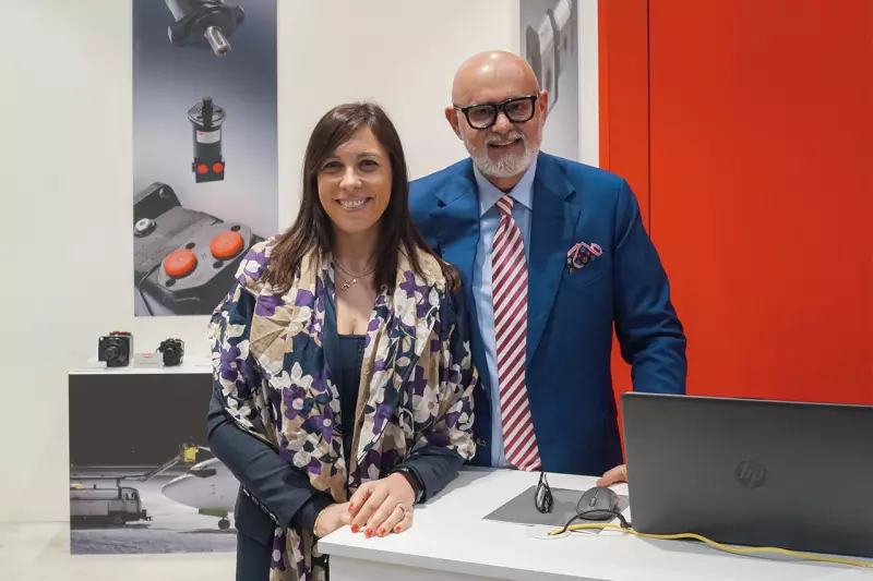 Von Hydraulikkomponenten bis zur Mechanik, von Dreheinheiten über Lenksäulen bis hin zu Drehantrieben ist der italienische Hersteller Meta der Partner für derzeit 1.200 aktive Kunden. Wir sprachen mit Emanuela Camurri und Franz Zischg. Quelle: Treffpunkt.Bau