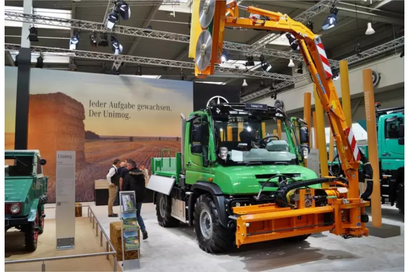 Undenkbar ohne Unimog wäre eine Agritechnica. Eindrucksvoll demonstrierte das universelle Motorgerät seine Einsatzvielfalt.